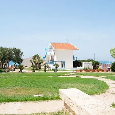 Deakamarina Bed & Breakfast 2*