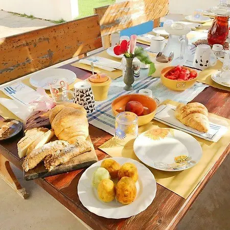 Deakamarina Couette-café 2*