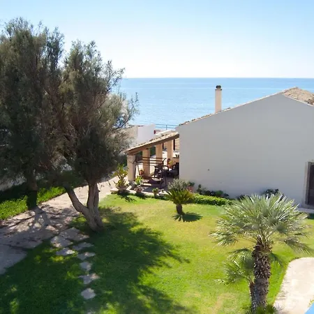 Deakamarina Bed & Breakfast 2*