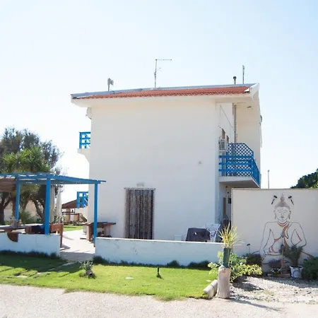 Deakamarina Bed & Breakfast 2*