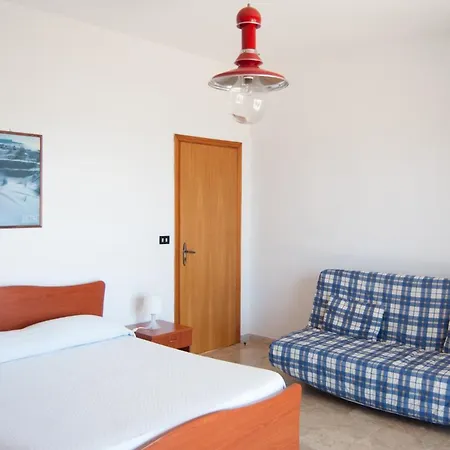 Deakamarina Bed & Breakfast 2*